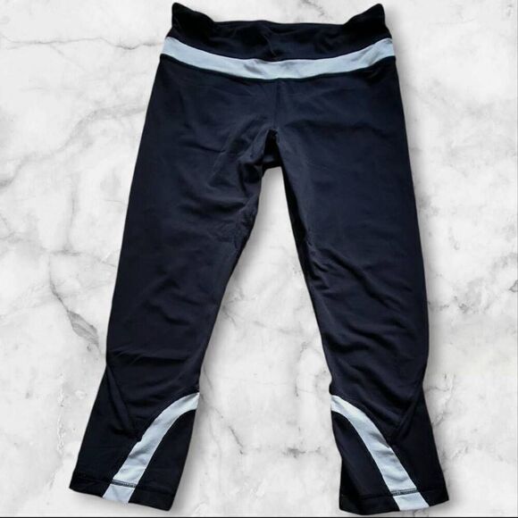 Lululemon Size 6 Black & White Inspire Leggings 23" - Picture 1 of 2